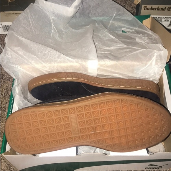 Black Suede Unisex Pumas Size 6 only worn twice - Picture 2 of 3